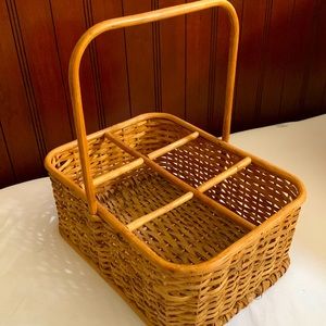 Wicker divider basket